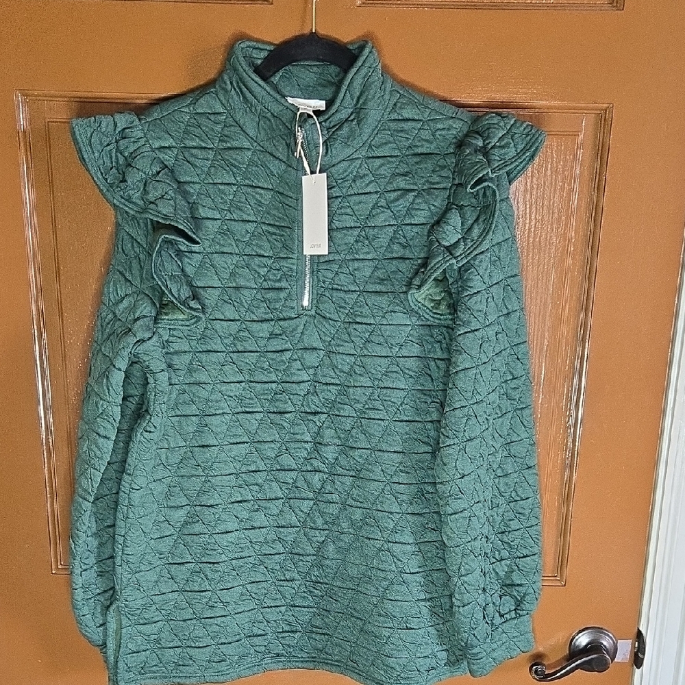 Lovelo-Green pullover quilted top with long sleeves and ruffles Sz M NWT